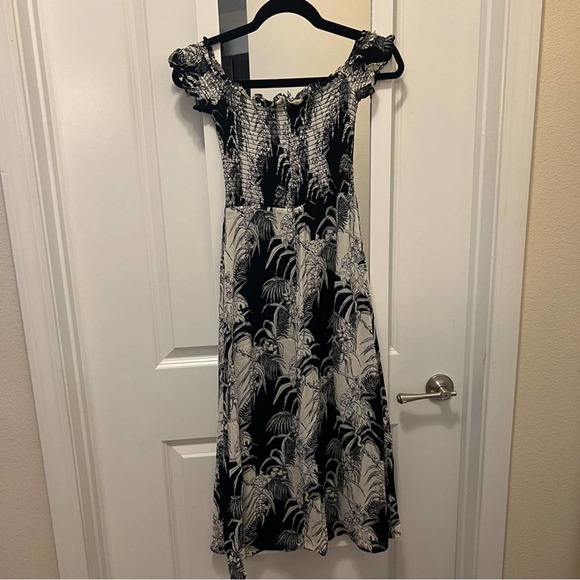 273 Reformation Murphy Dress - Picture 6 of 8